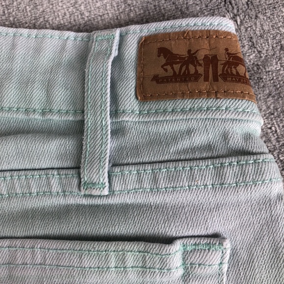 Levi denim shorts - Picture 6 of 8